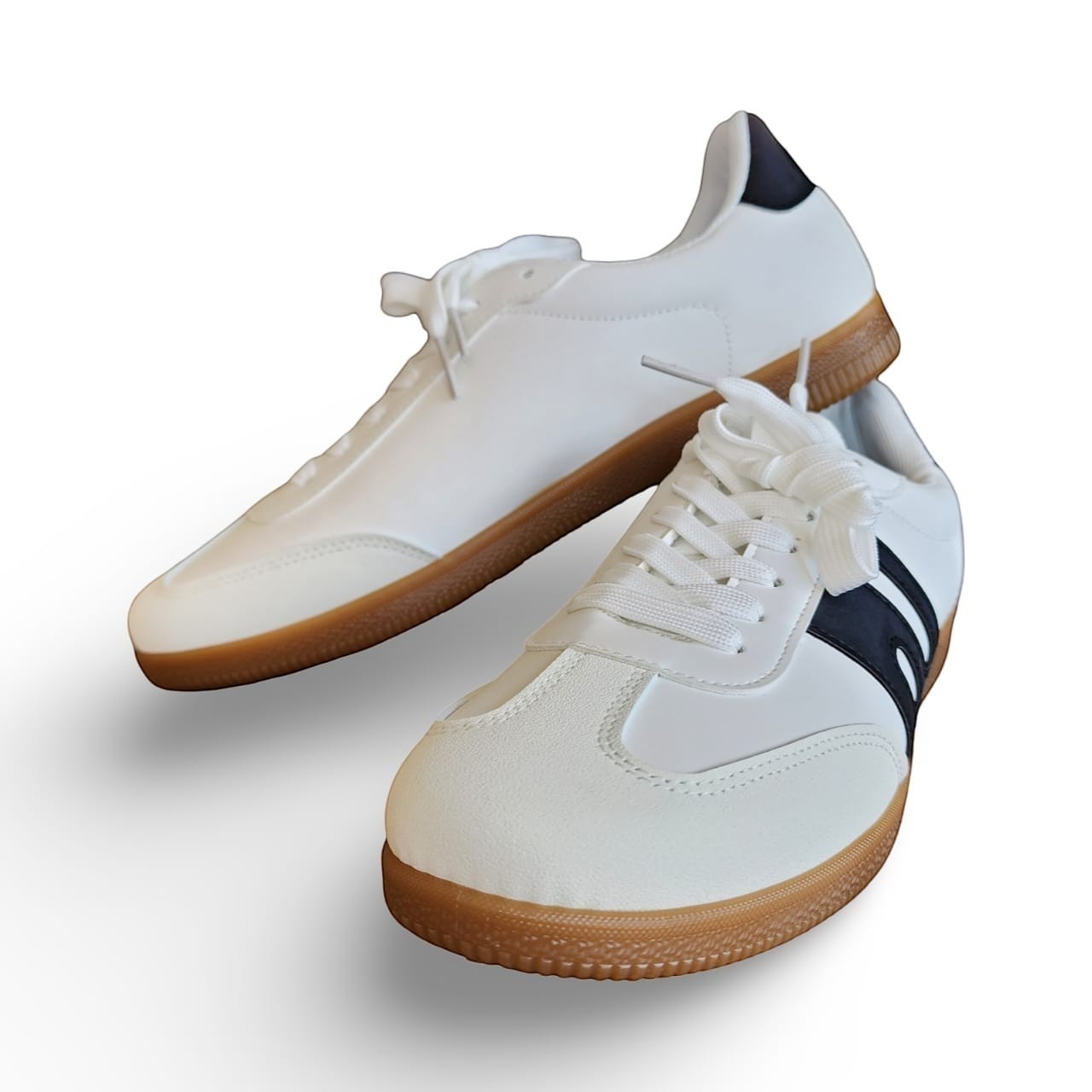BRIKLYN men's white retro sneakers with gum sole and navy side stripes. Classic court-style silhouette.